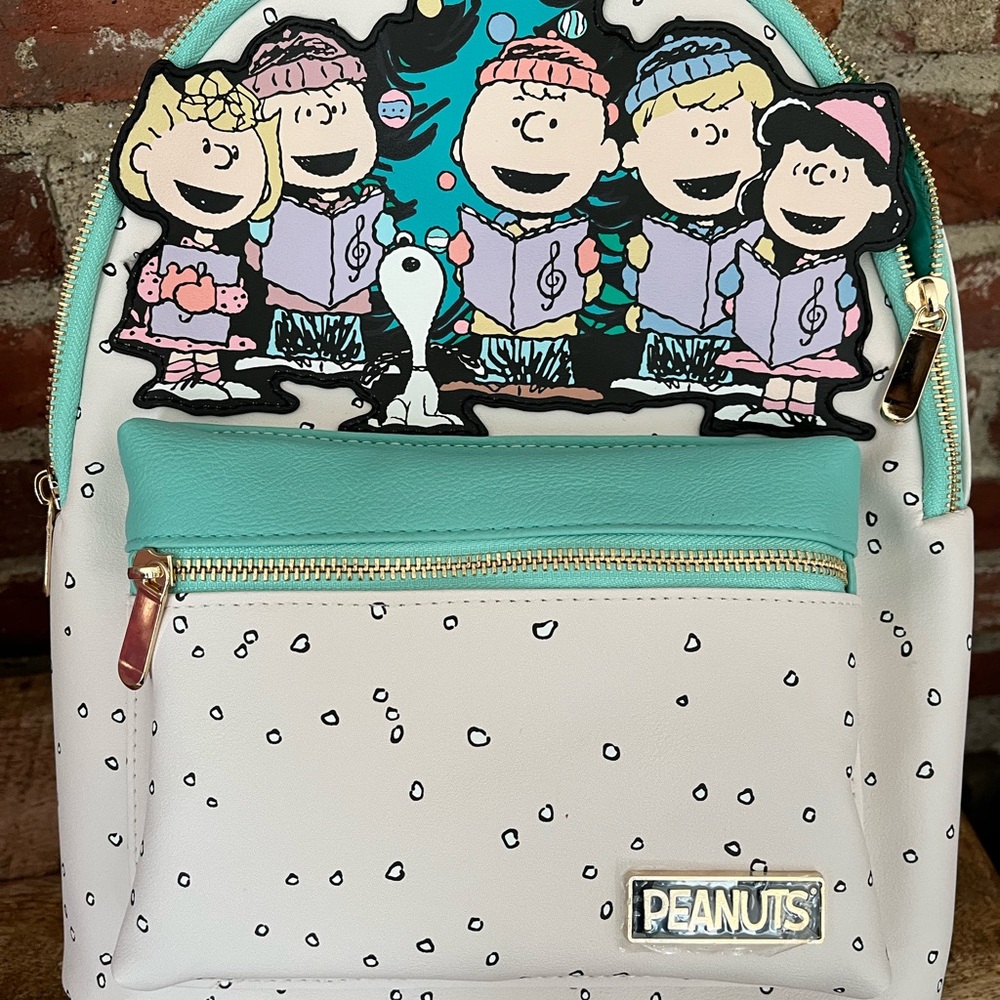 Bio world peanuts Christmas backpack so adorable great for for peanuts fans